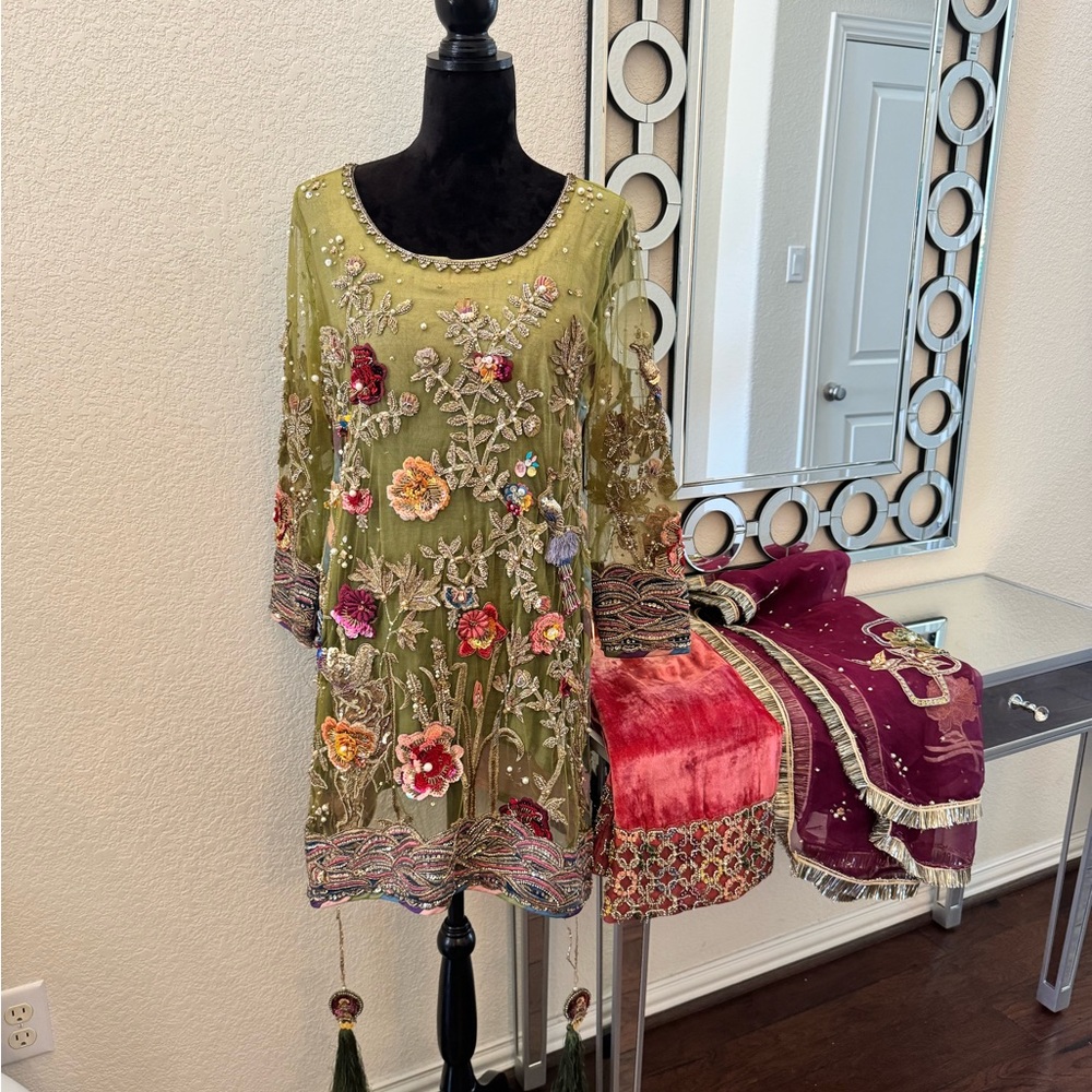 Pakistani/Indian designer Arjumand Bano beautifully embellished Dress. Size S/M - Picture 8 of 15